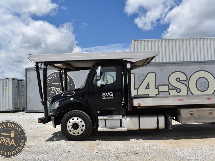 2015-freightliner-business-class-m2-106-image-2