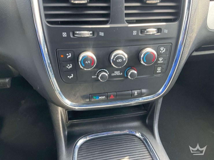 2015-dodge-caravan-image-16