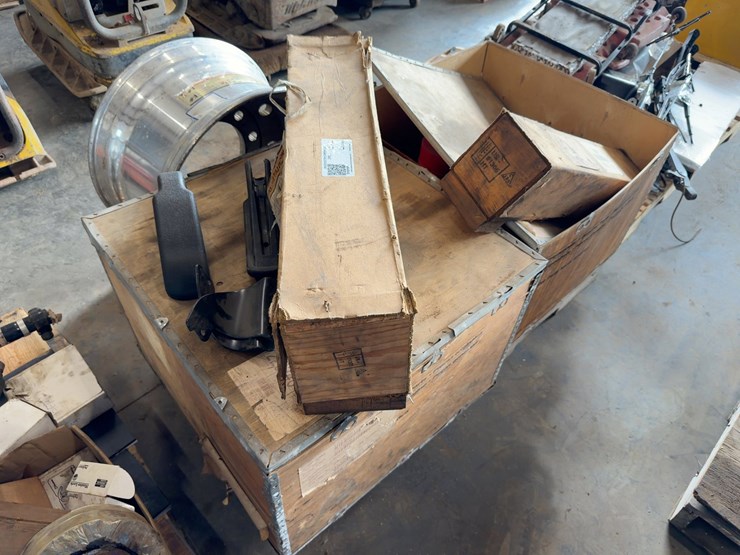 quantity-of-assorted-truck-parts-image-4