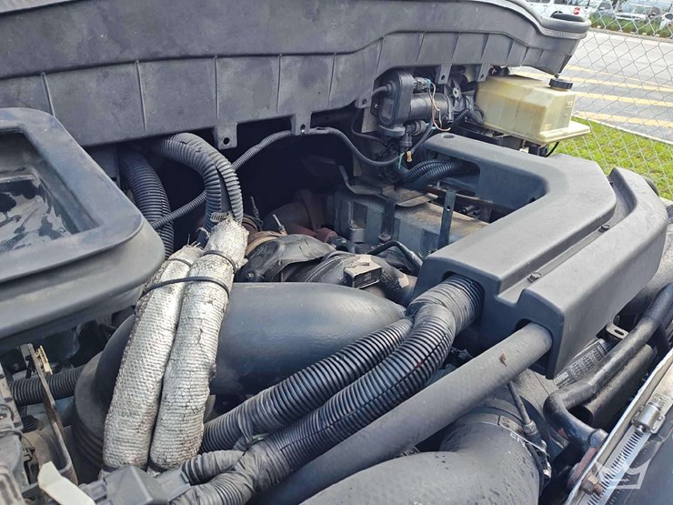 2011-international-durastar-4300-image-11