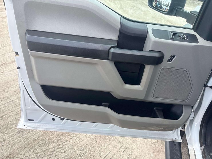 2017-ford-f550-image-23