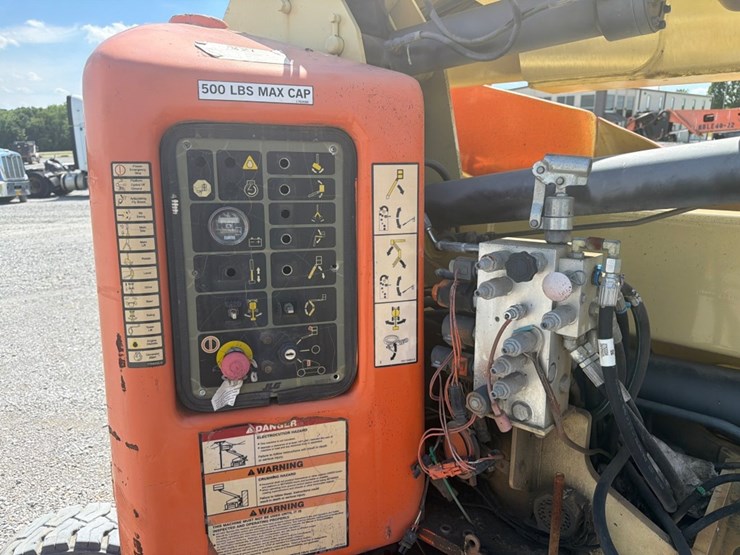 2005-jlg-e400ajp-image-6