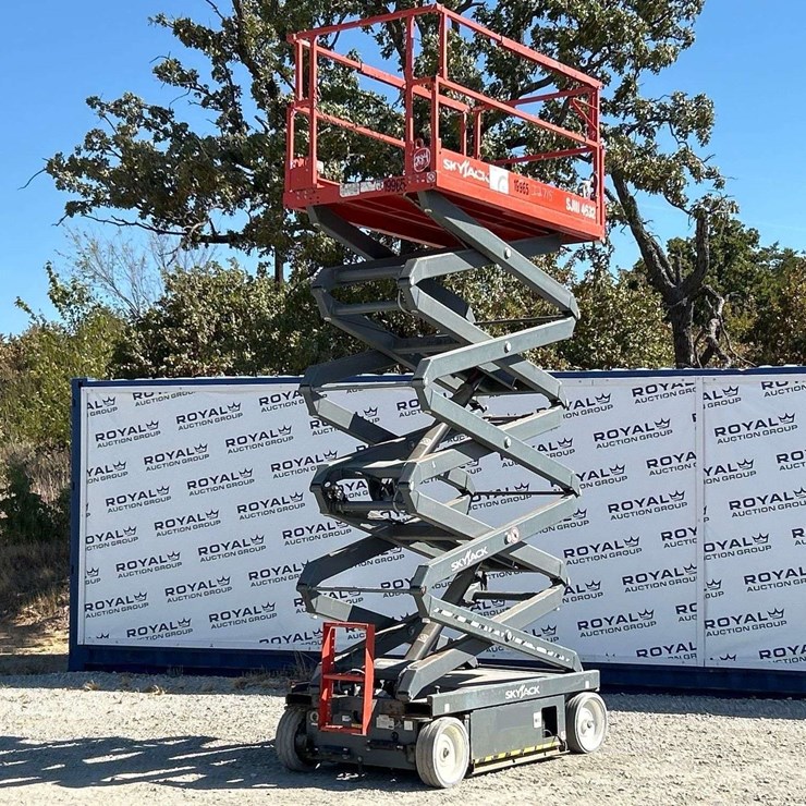 2018 SkyJack SJ4632 32ft. Electric Scissor Lift