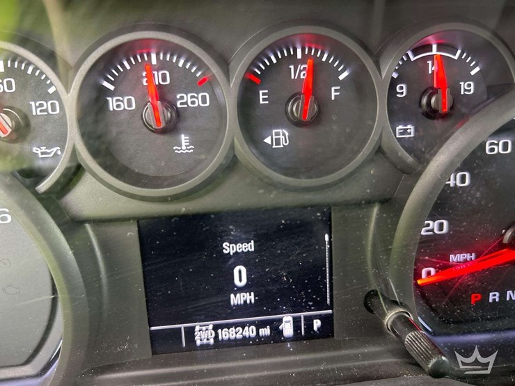 2022-chevrolet-silverado-1500-4x4-crew-cab-pickup-truck-image-8