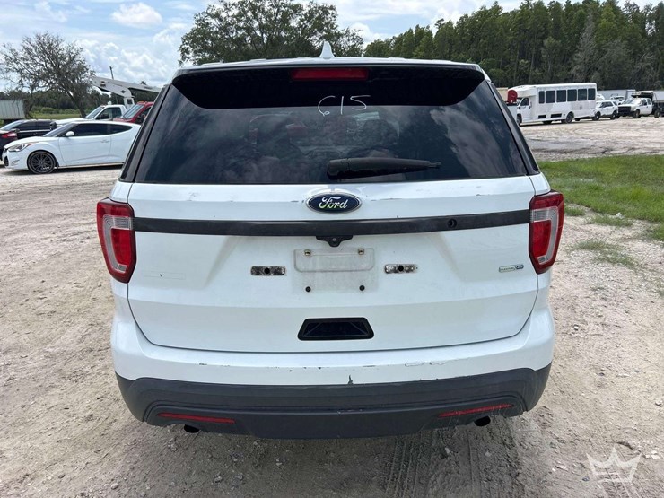 2016-ford-explorer-image-34