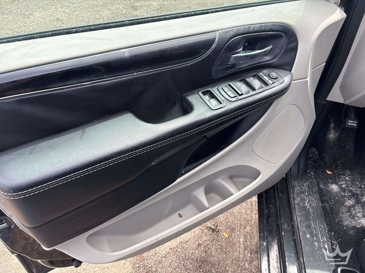 2016-dodge-grand-caravan-image-9