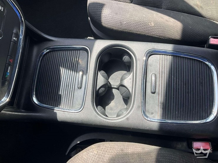 2015-dodge-caravan-image-17