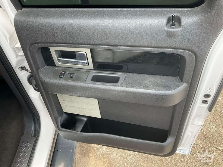 2011-ford-f150-image-25