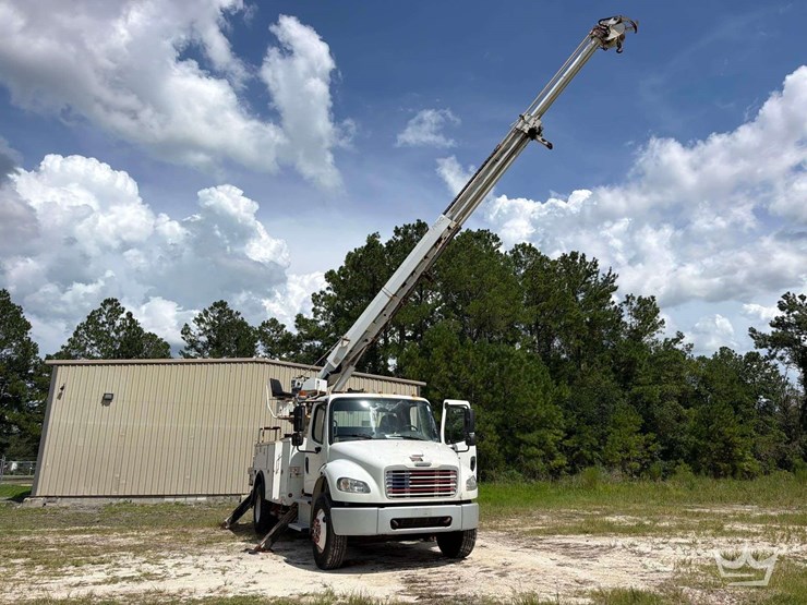 2014-freightliner-m2-106-image-31