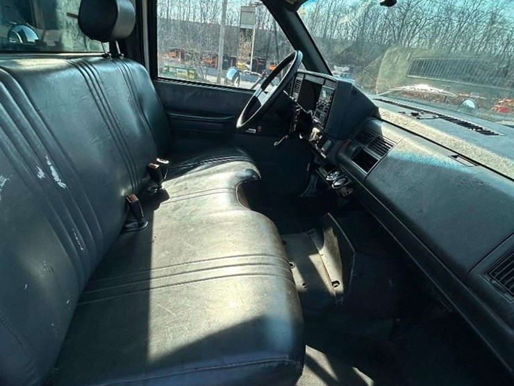 2001-gmc-7500-image-15