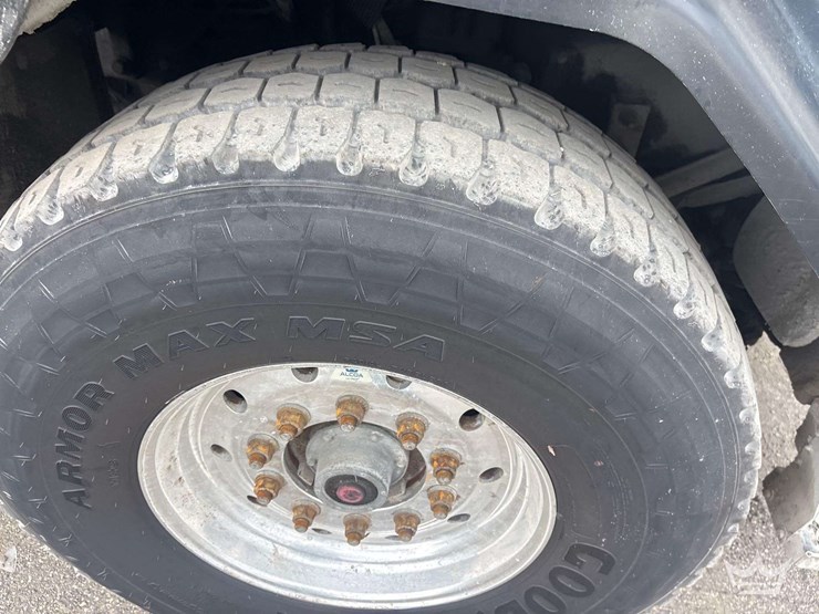 2019-peterbilt-520-image-19