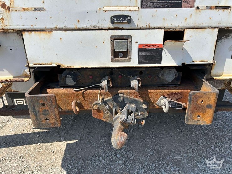 2016-freightliner-m2-106-image-23