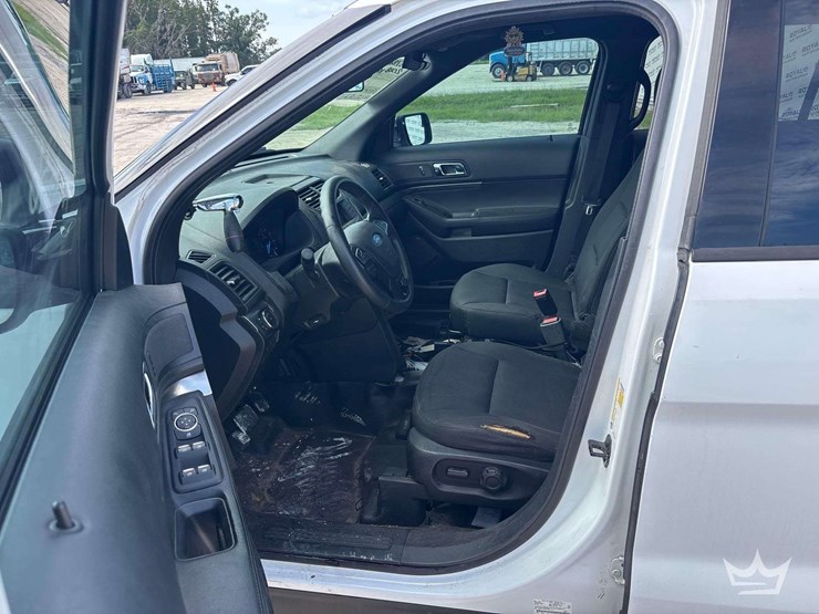 2018-ford-explorer-image-17