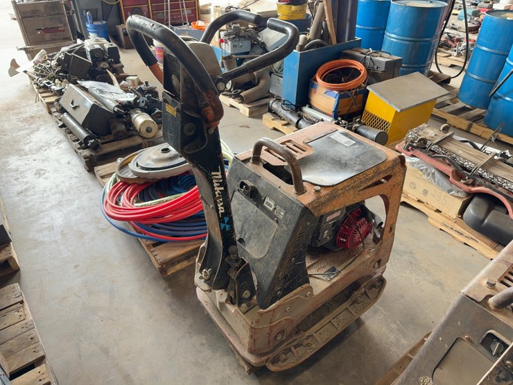 mikasa-mvh-408gh-reversible-plate-compactor-image-3