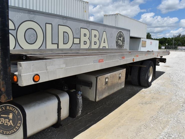 2015-freightliner-business-class-m2-106-image-11