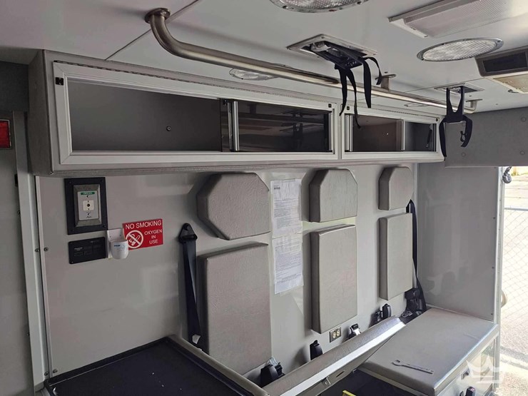 2011-international-durastar-4300-image-48