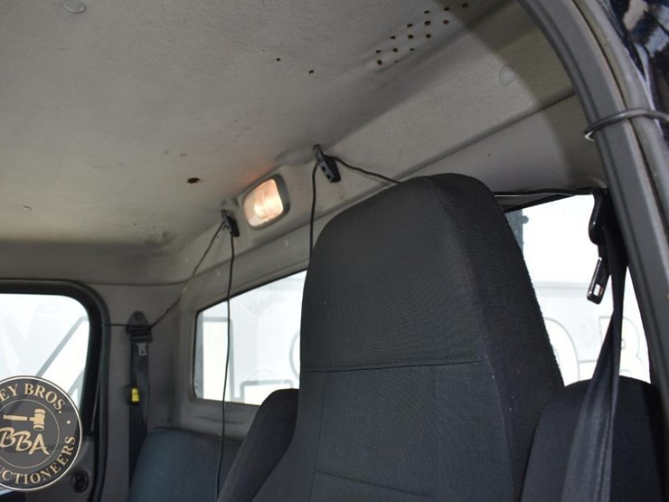 2015-freightliner-business-class-m2-106-image-39