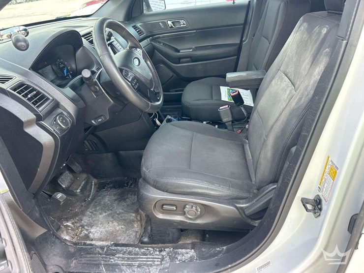 2017-ford-explorer-image-12