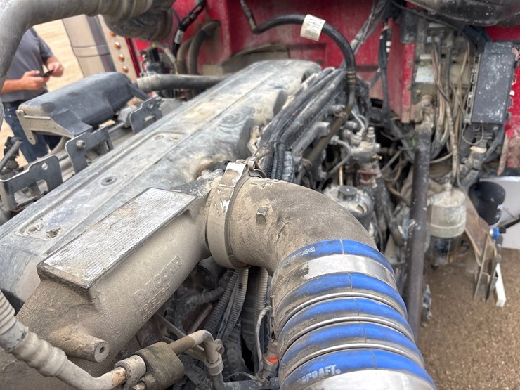 2015-peterbilt-389-image-10