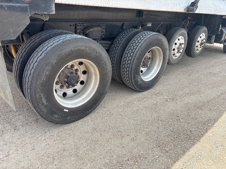 2015-freightliner-108sd-image-6