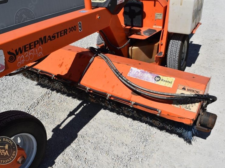 lay-mor-sweepmaster-300-image-33