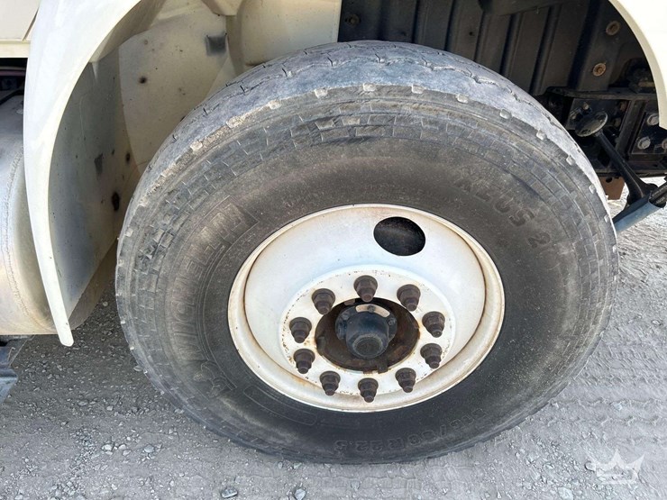 2014-international-durastar-4300-image-48