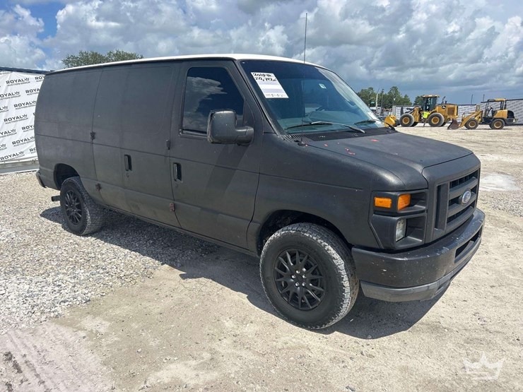 2010-ford-cargo-image-2