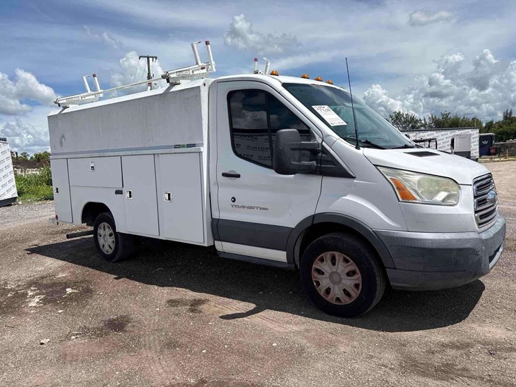 2016-ford-transit-250-enclosed-service-van-image-2
