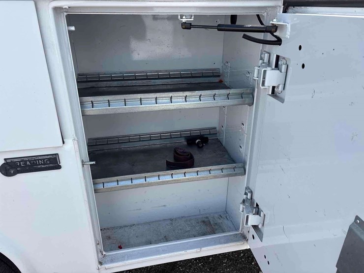 2016-ford-transit-250-enclosed-service-van-image-24