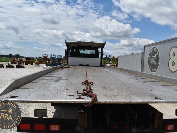 2015-freightliner-business-class-m2-106-image-16