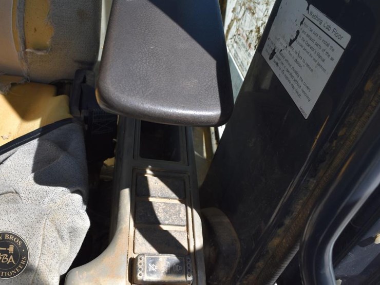 2014-deere-135g-image-70