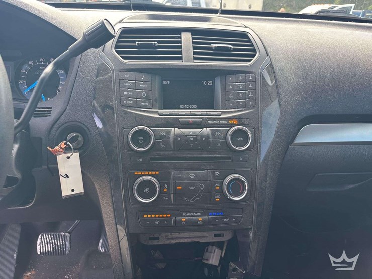 2018-ford-explorer-image-13