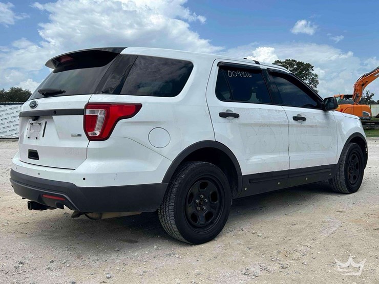 2017-ford-explorer-image-3