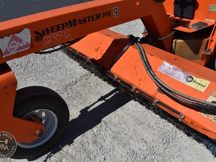 lay-mor-sweepmaster-300-image-34