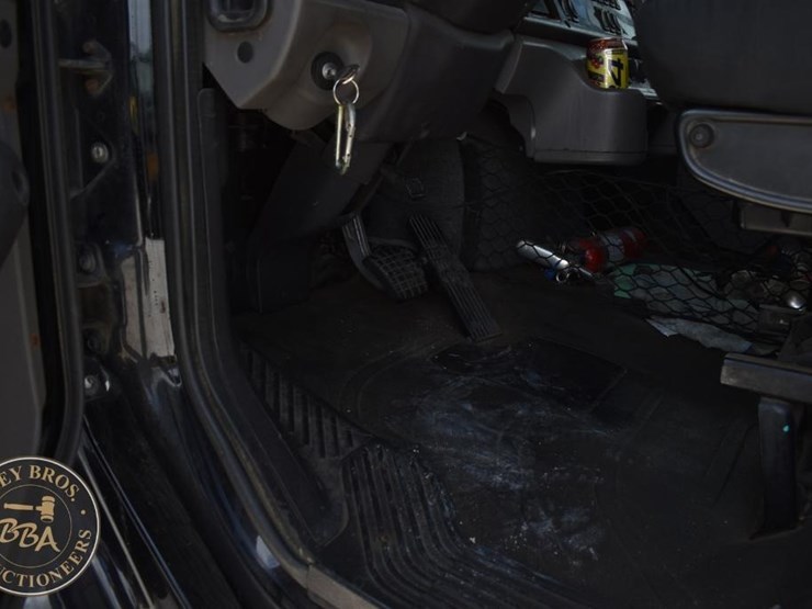 2015-freightliner-business-class-m2-106-image-34