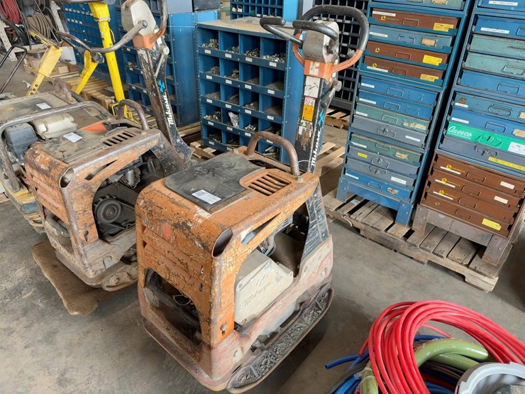 mikasa-mvh-408gh-reversible-plate-compactor-image-1