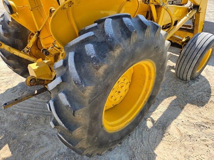 john-deere-301-image-24
