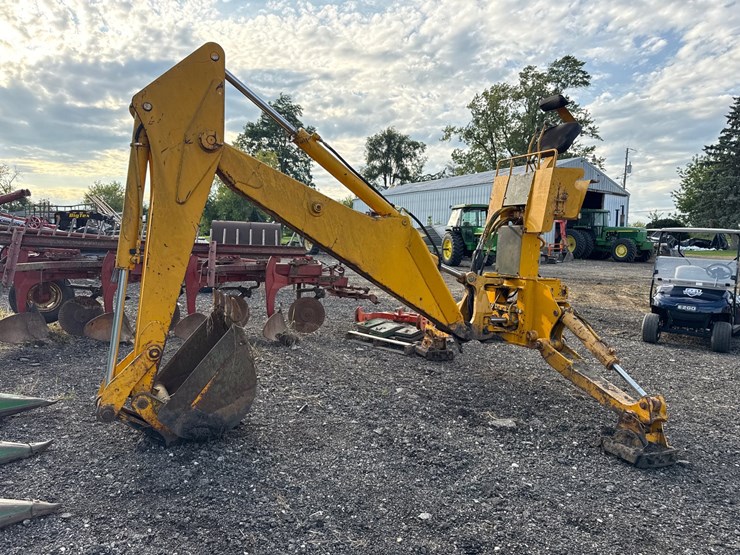 #747-•-john-deere-backhoe-attachment-image-3