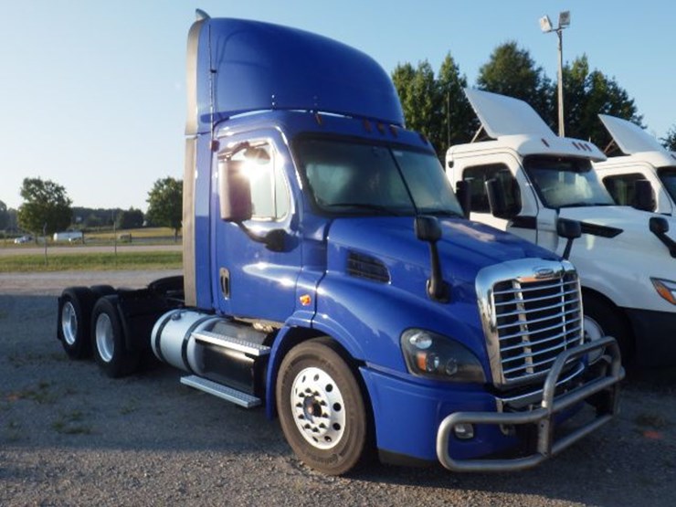 2018-freightliner-cascadia-113-image-3