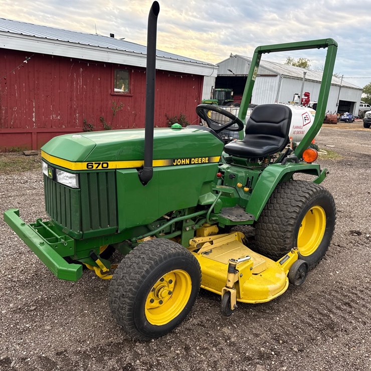 JOHN DEERE 670