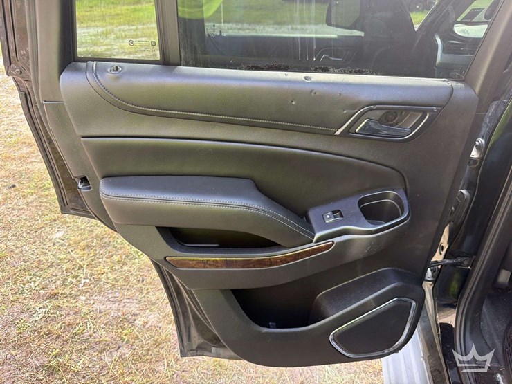 2015-chevrolet-tahoe-image-18