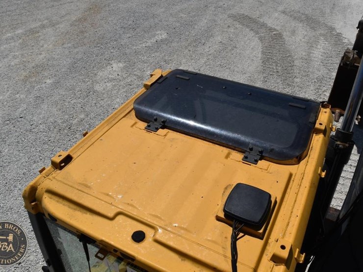 2014-deere-135g-image-57