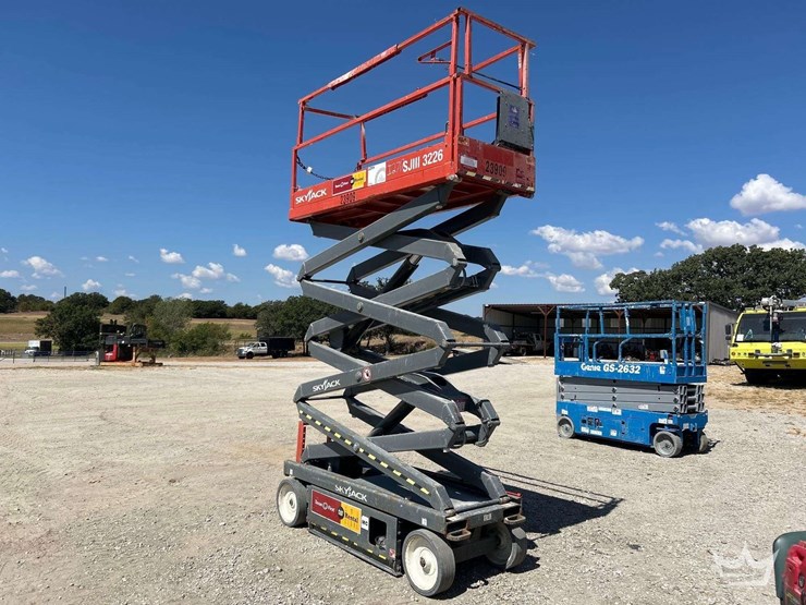 2019-skyjack-sj3226-26ft.-electric-scissor-lift-image-2