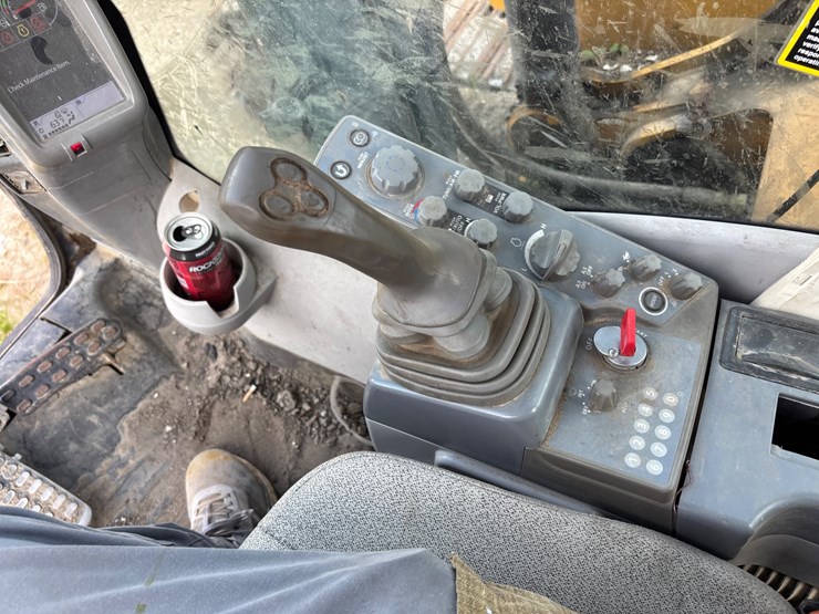 2019-deere-250g-lc-image-26