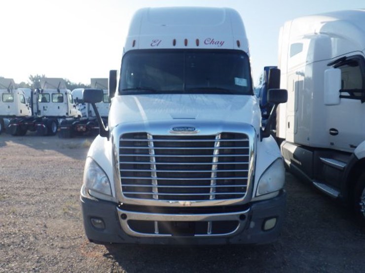 2015-freightliner-cascadia-125-image-5