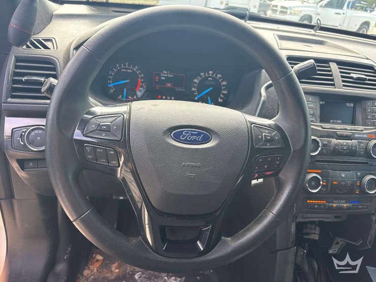 2018-ford-explorer-image-12