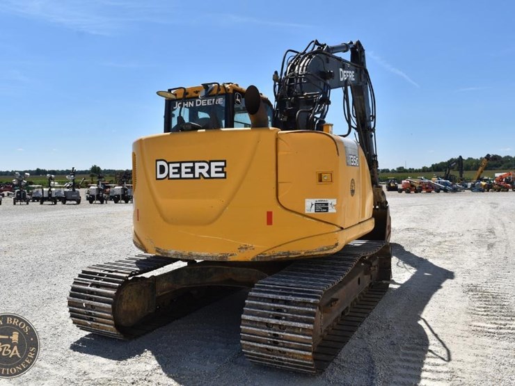 2014-deere-135g-image-14
