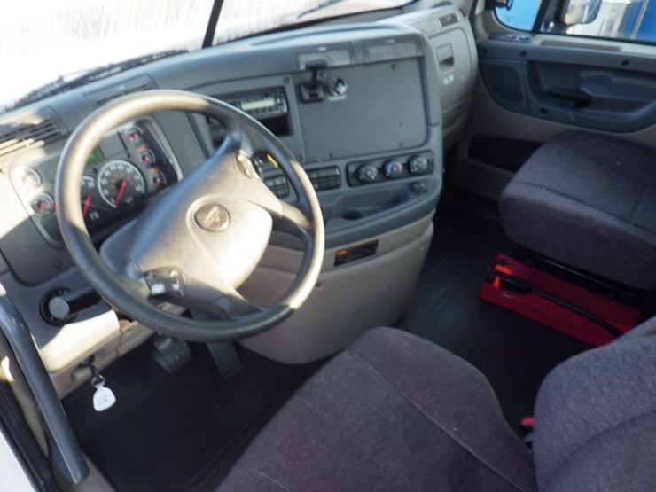 2017-freightliner-cascadia-125-image-14