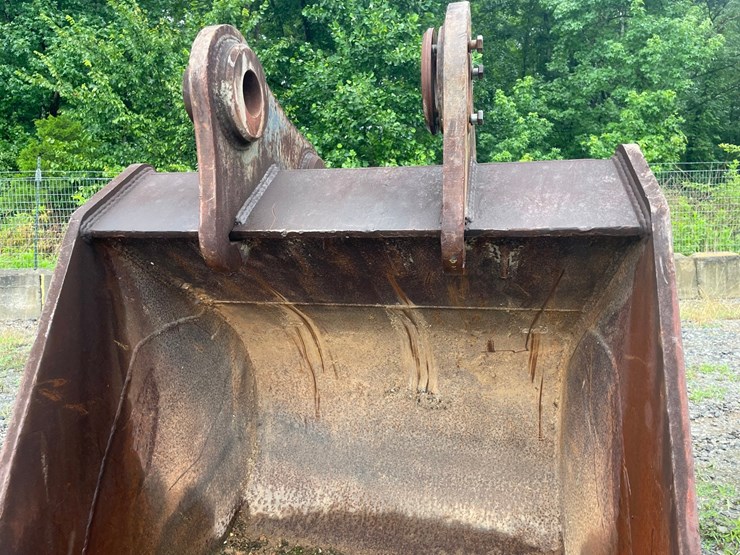 #4512-•-cp-approx-42"-bucket-image-9