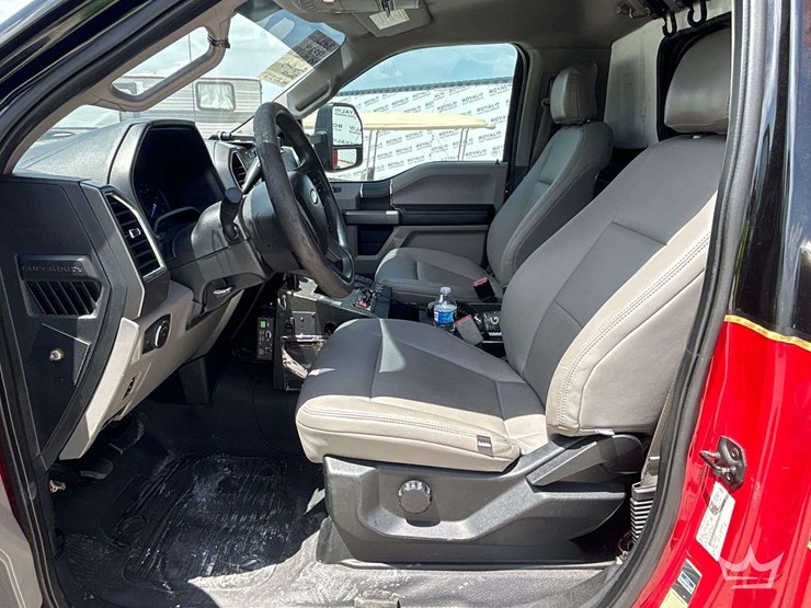 2017-ford-f550-image-39
